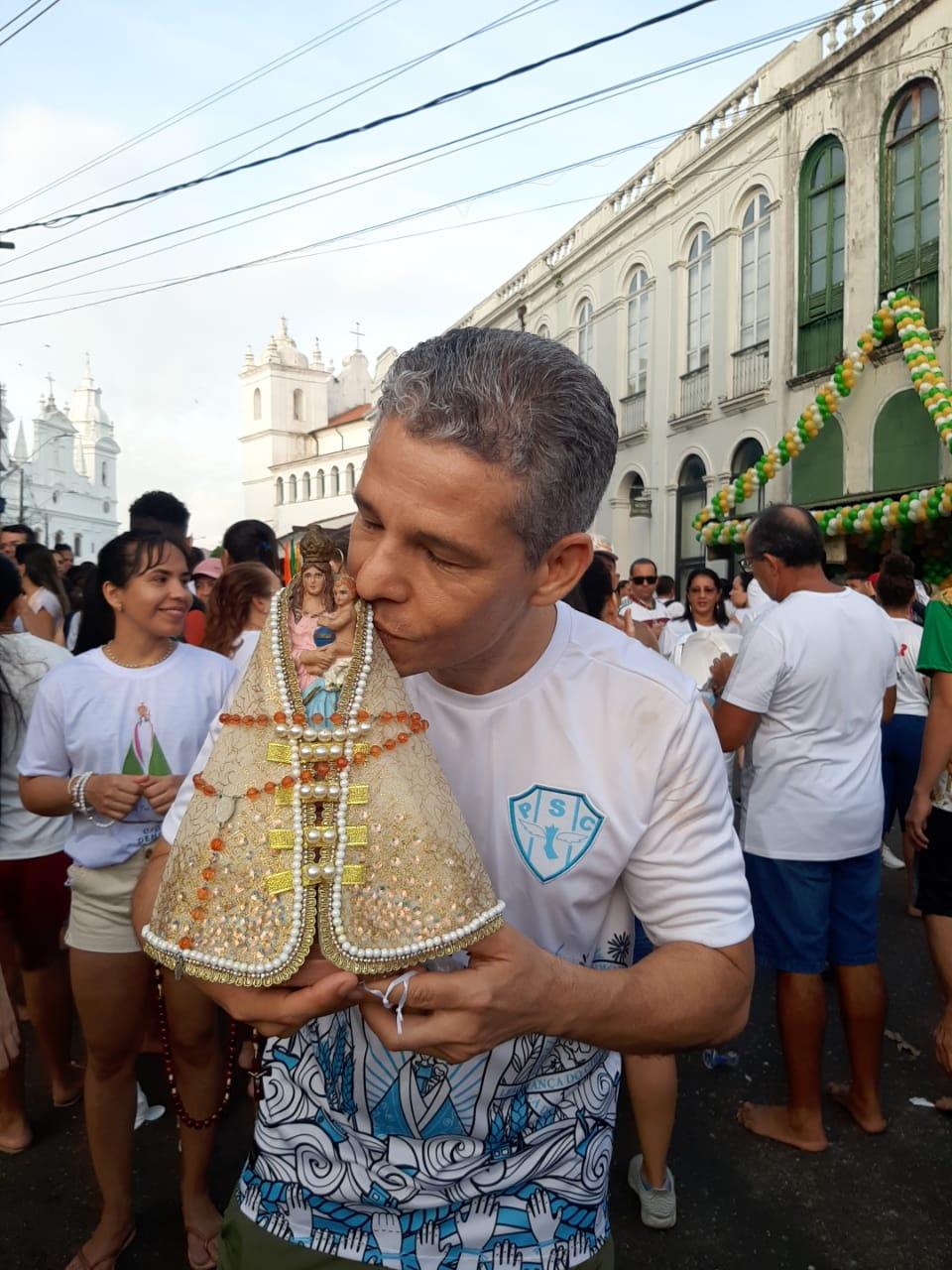 Cientistal Ambiental diz que devoção pela santa foi passada pela mãe para toda a família